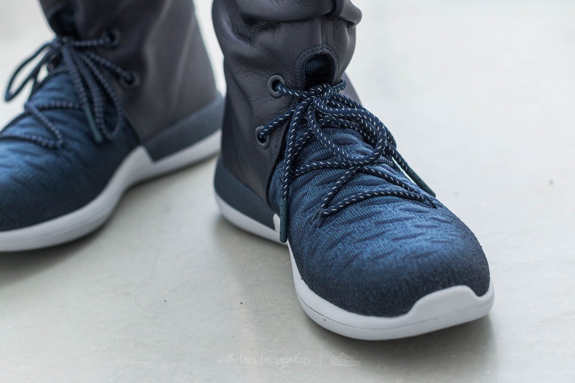 Women s shoes Nike W Roshe Two Hi Flyknit College Navy College Navy Footshop
