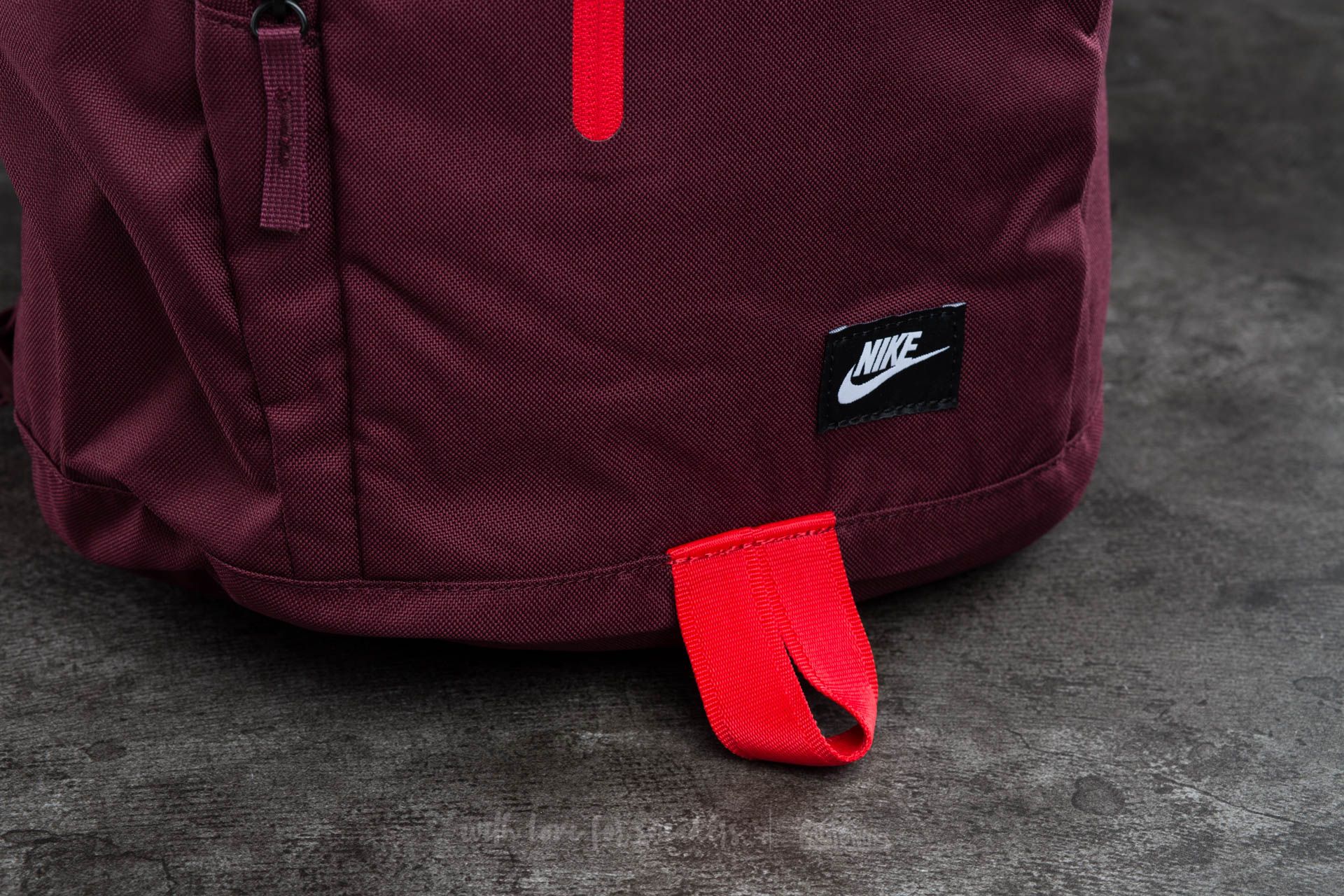 Maroon backpack nike clearance