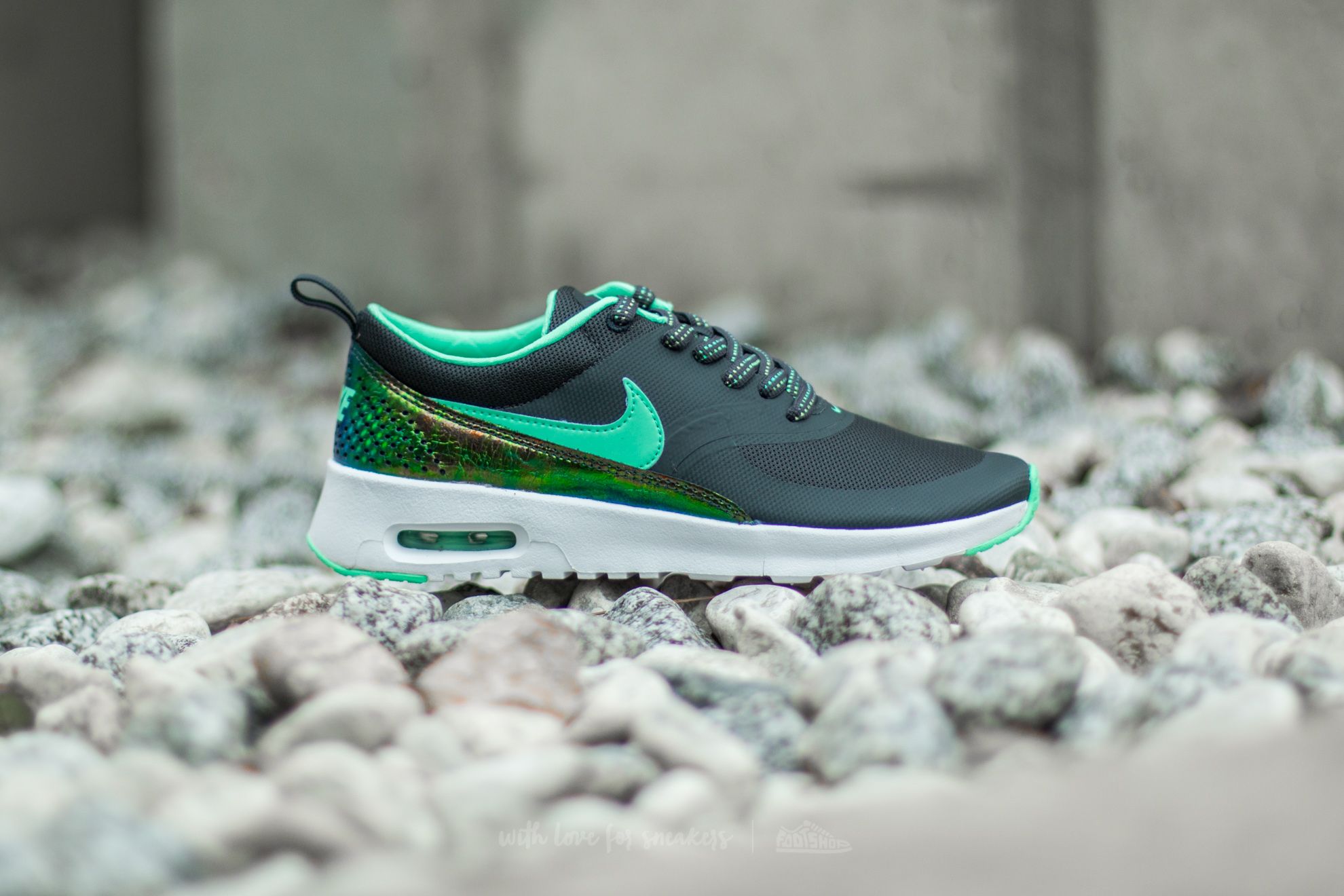 Nike deals theas green