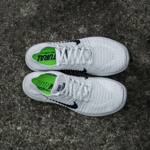 Nike white runners mens store
