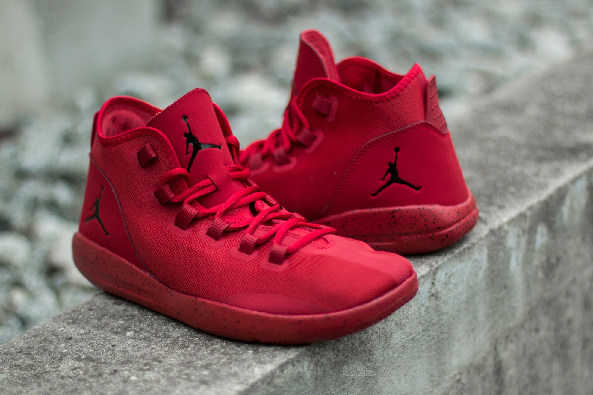 Air jordan hotsell reveal red