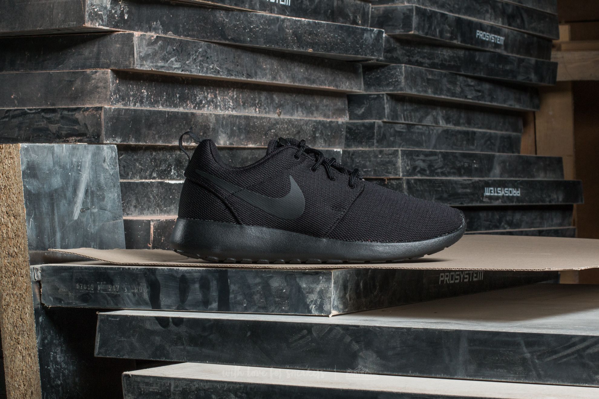 Roshe one all black discount