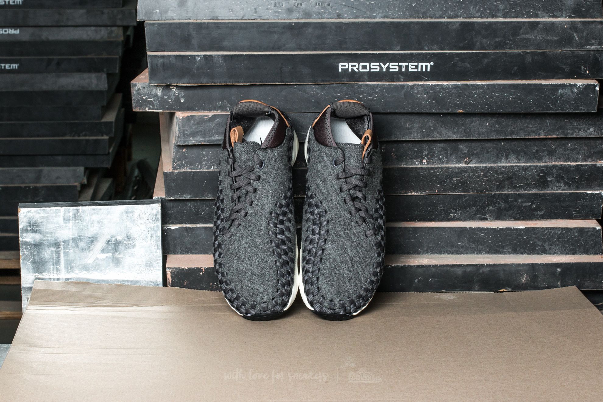 Мъжки кецове и обувки Nike Air Footscape Woven Cukka SE Dark Grey/ Sail-Vachetta Tan