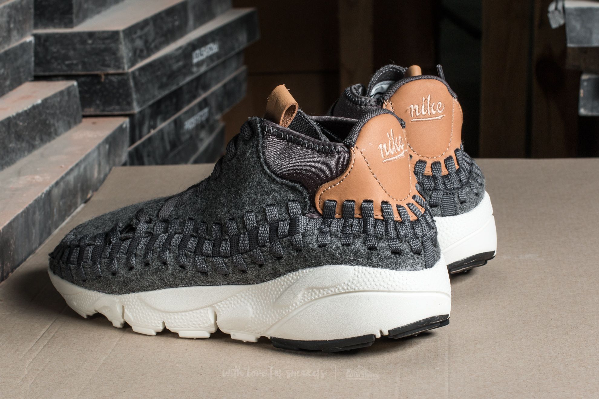 Мъжки кецове и обувки Nike Air Footscape Woven Cukka SE Dark Grey/ Sail-Vachetta Tan