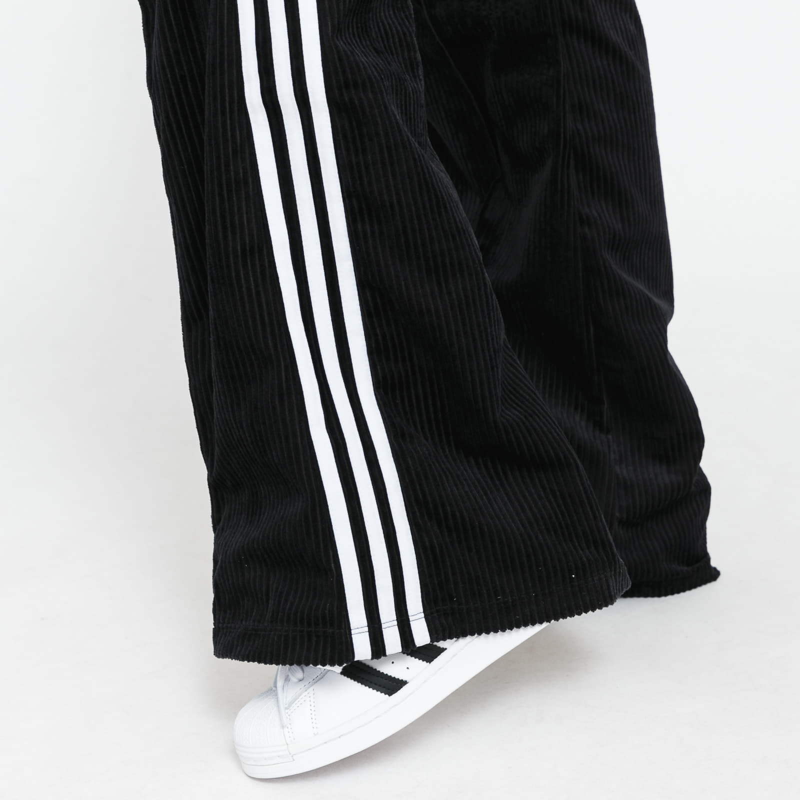 Jeans e pantaloni adidas Pants Black