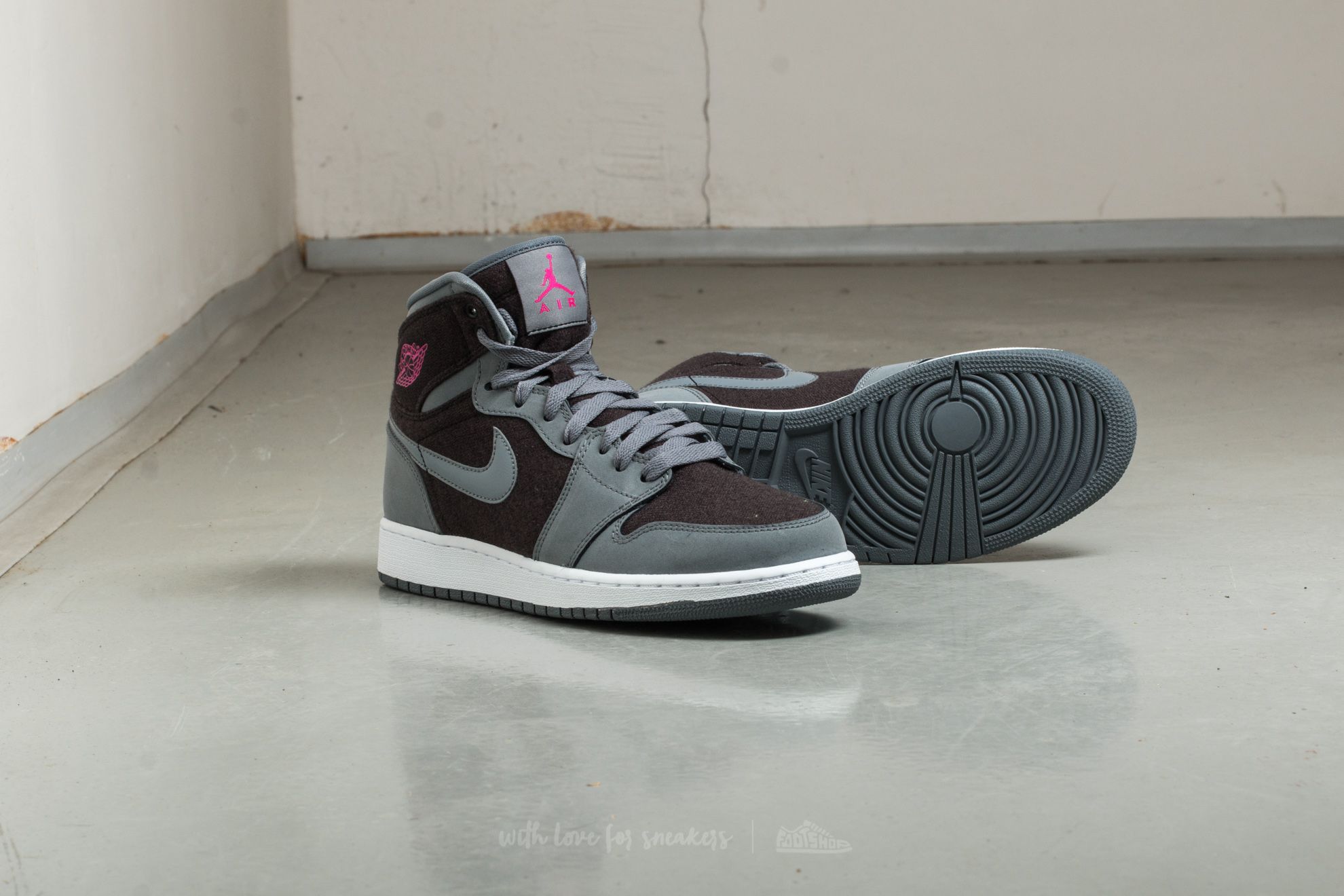 Women's shoes Air Jordan 1 Retro High (GG) Cool Grey/ Vivid Pink-Black