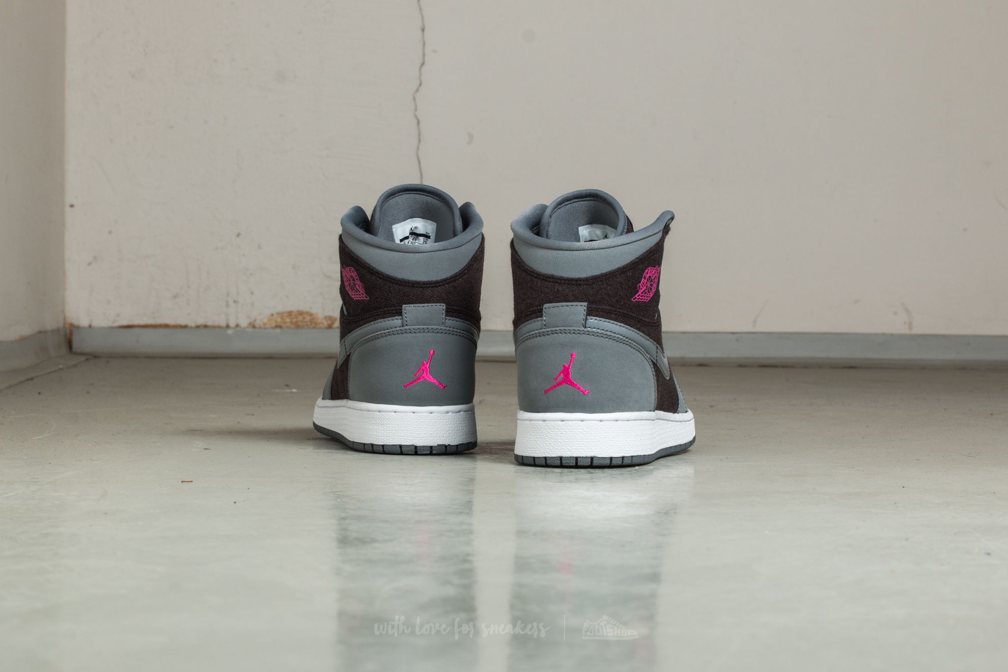 Women's shoes Air Jordan 1 Retro High (GG) Cool Grey/ Vivid Pink-Black
