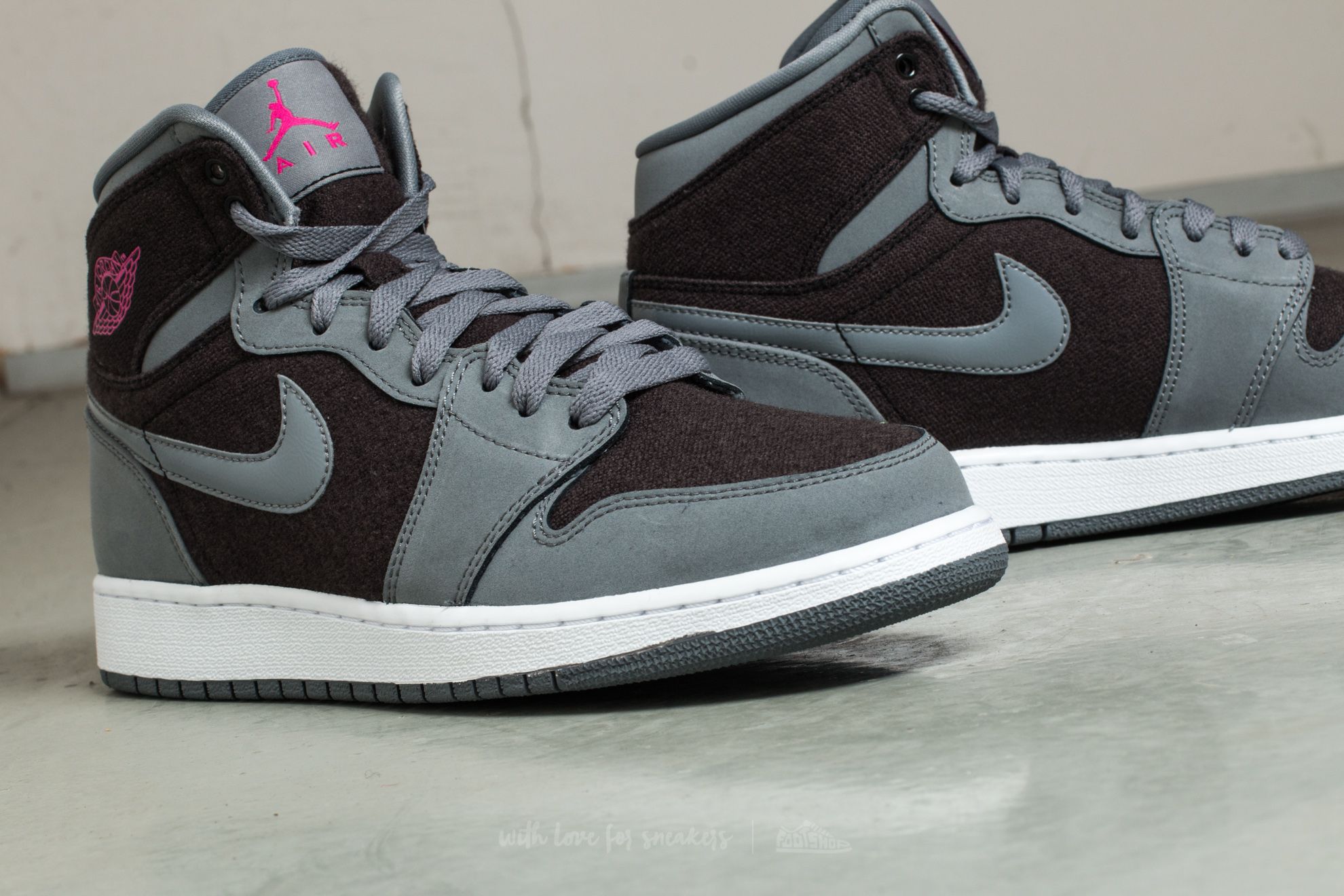 Pink and deals grey jordan 1