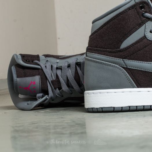 Jordan 1 retro 2025 high black vivid pink