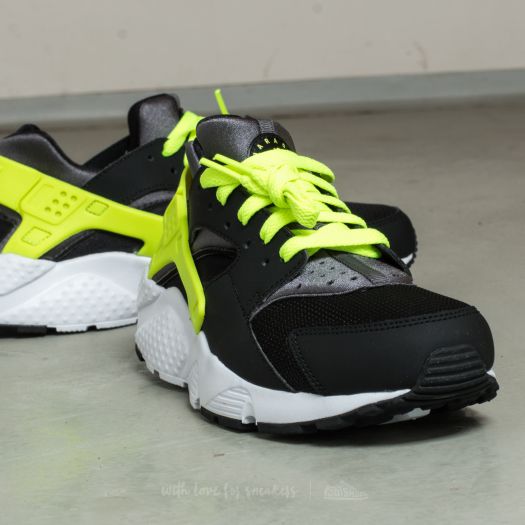 black and yellow nike huarache