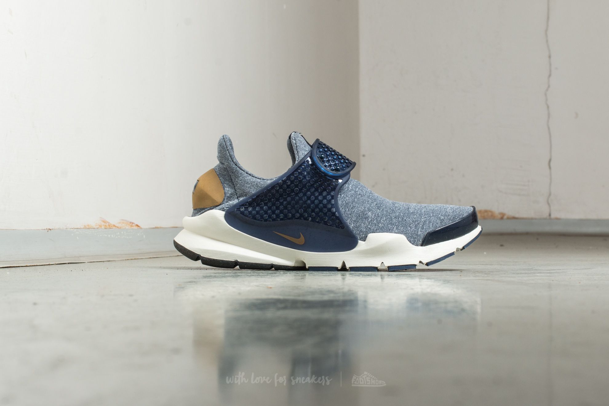 Women's shoes Nike Wmns Sock Dart SE Midnight Navy/ Golden Beige