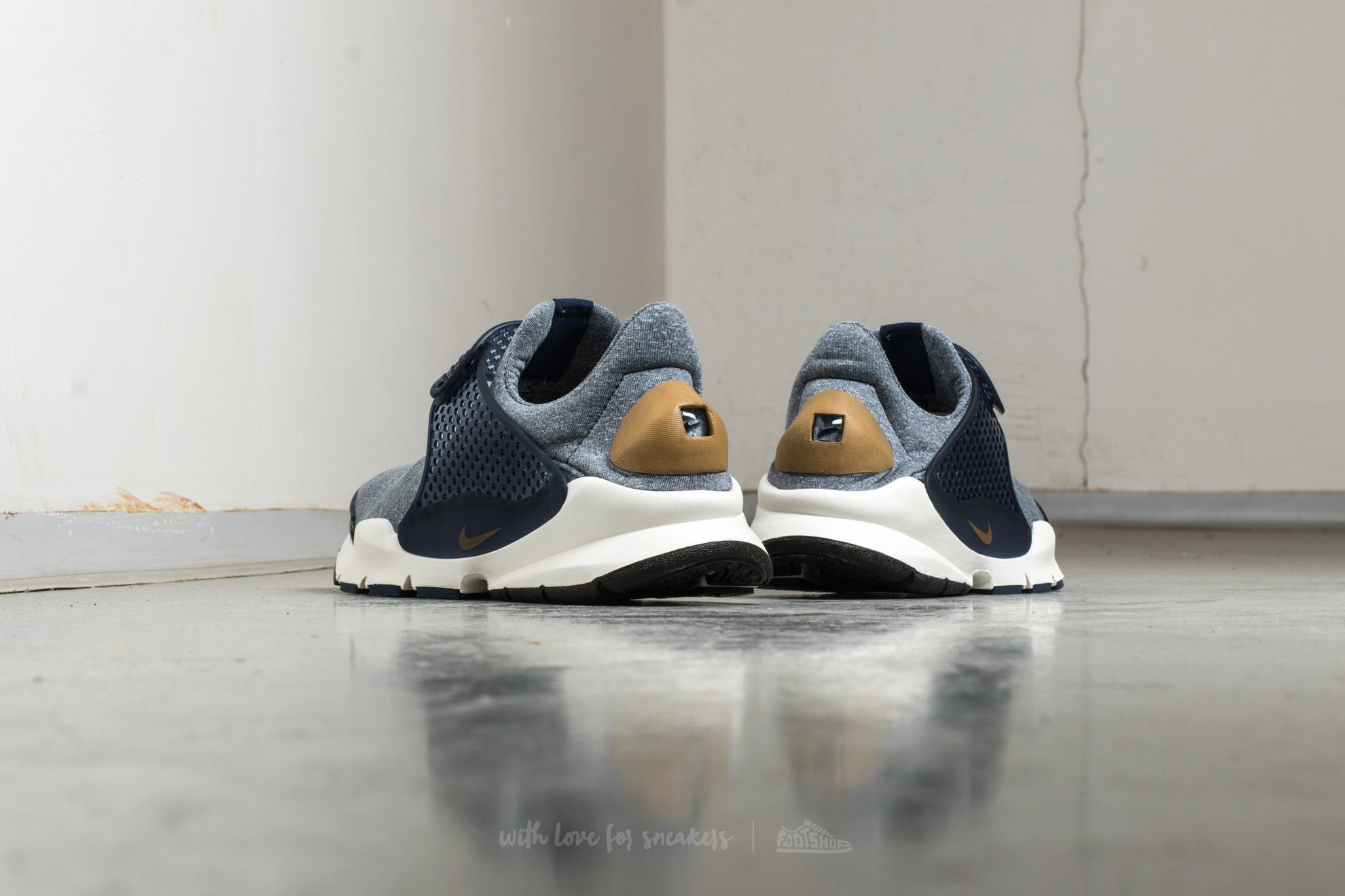 Women's shoes Nike Wmns Sock Dart SE Midnight Navy/ Golden Beige