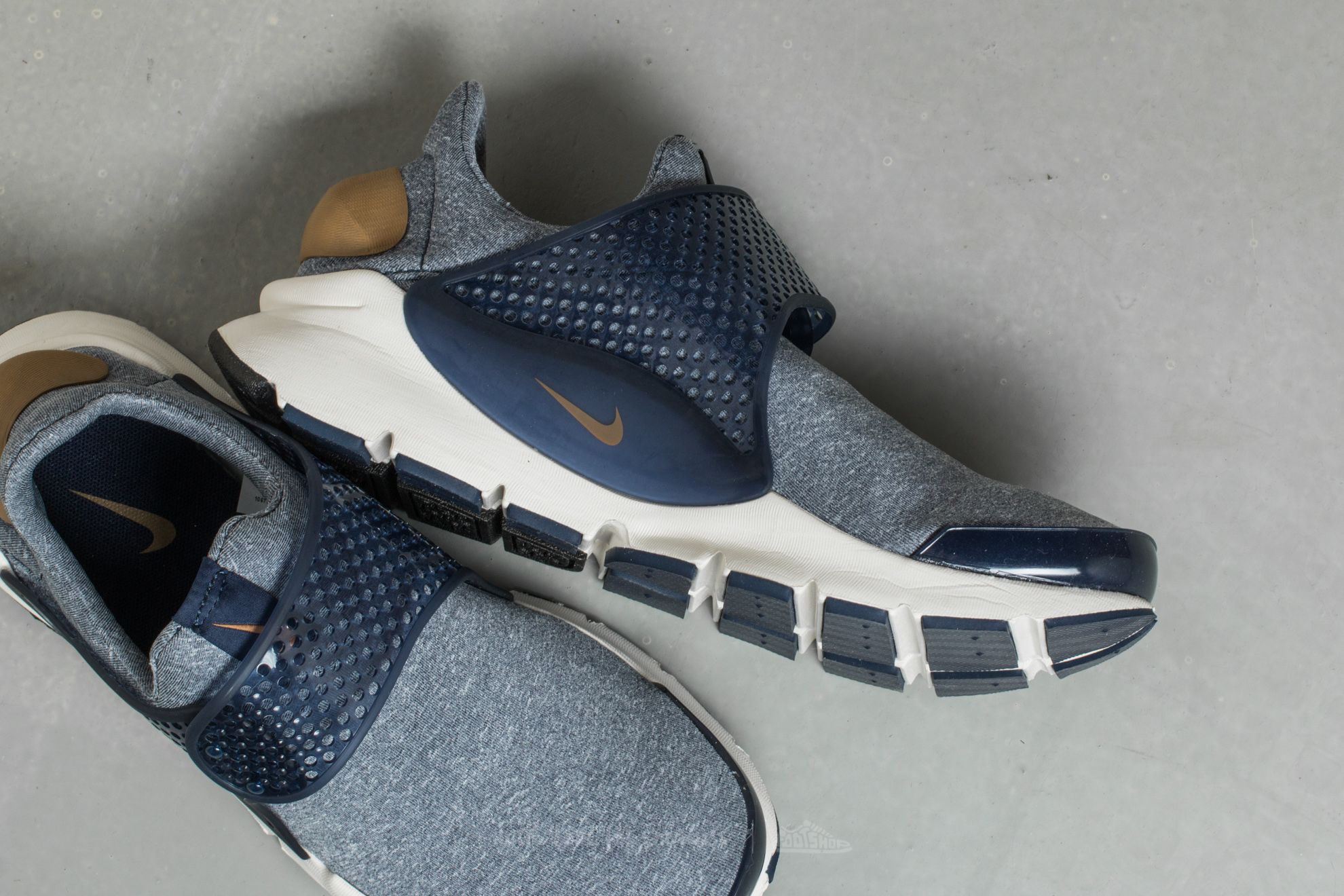 Damen Sneaker und Schuhe Nike Wmns Sock Dart SE Midnight Navy/ Golden Beige