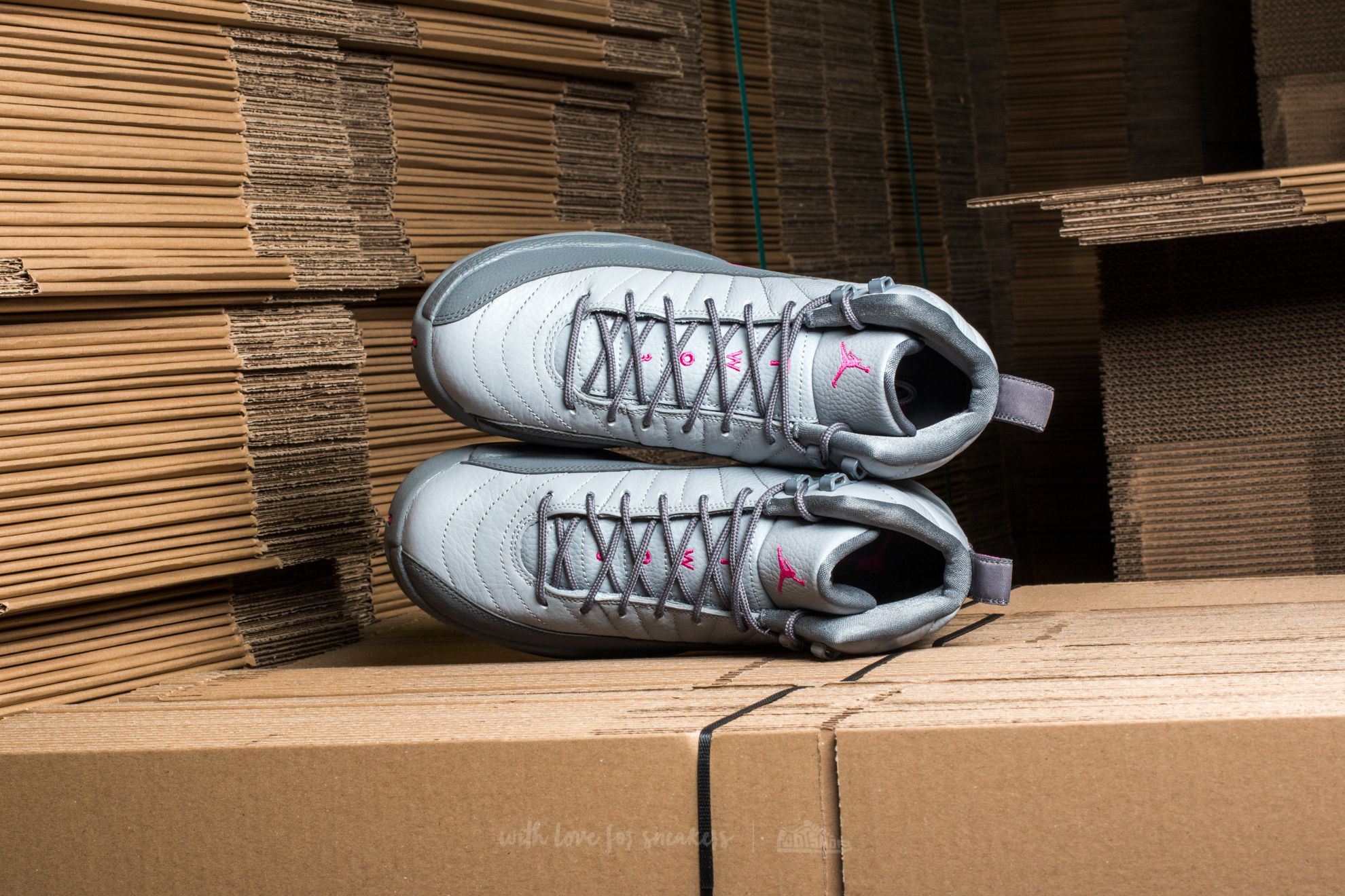 Jordan retro 12 shop grey and pink
