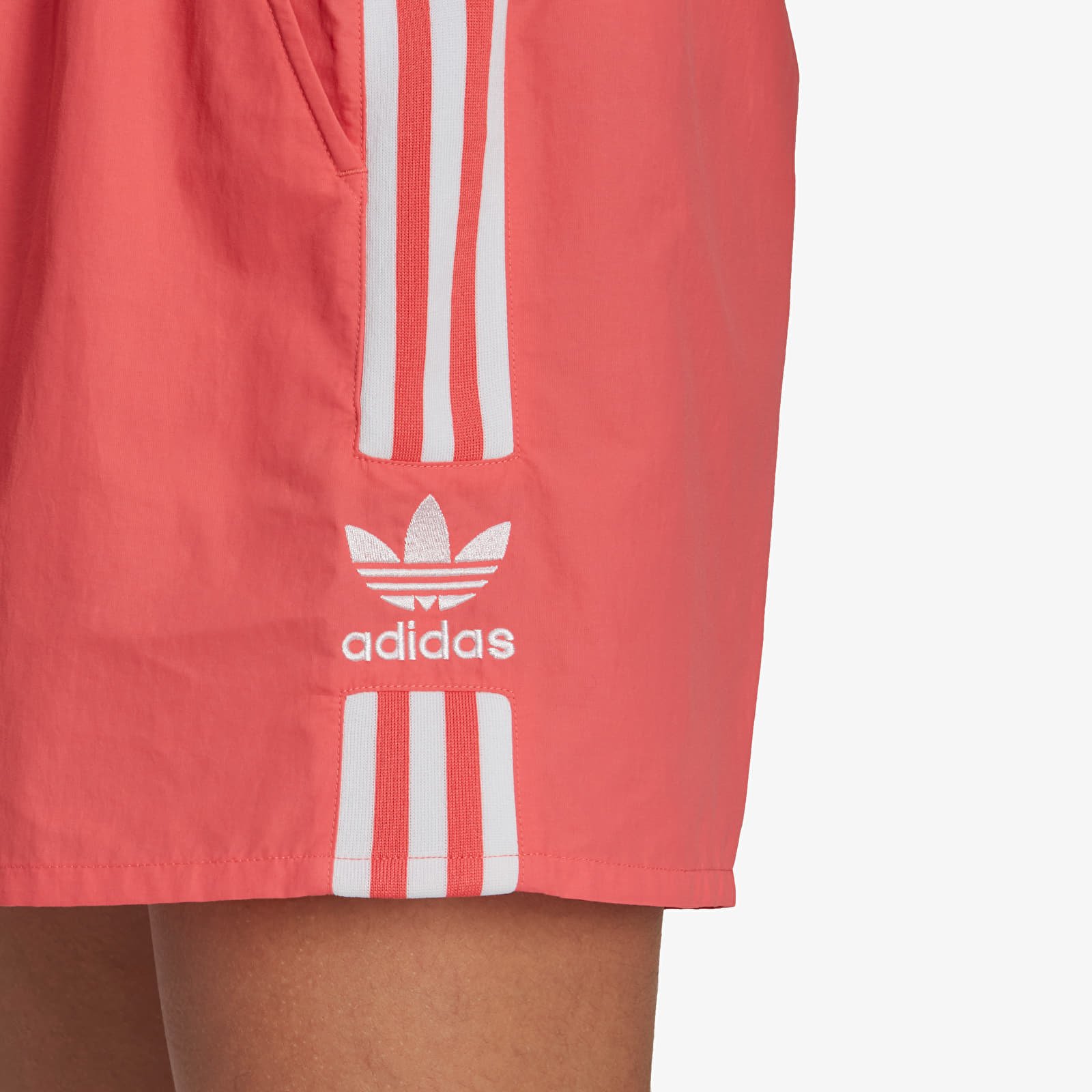 Kratke hlače adidas Originals Shorts Pink