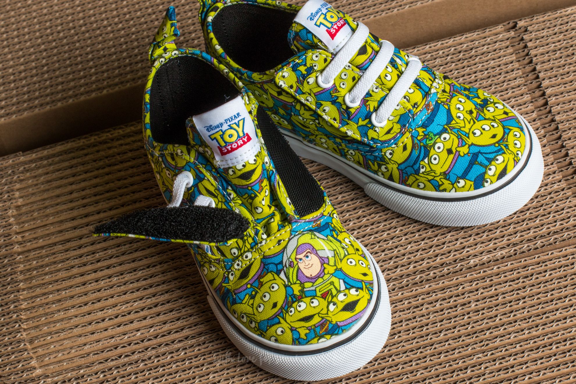 Sneaker und Schuhe für Kinder Vans Authentic V Lace (Toy Story) Aliens/ True White