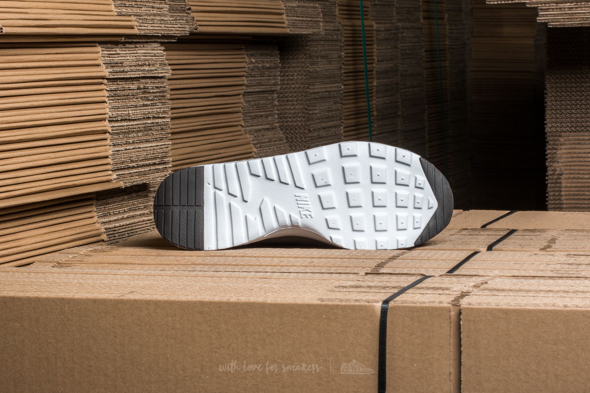 Nike women outlet thea darkstorm