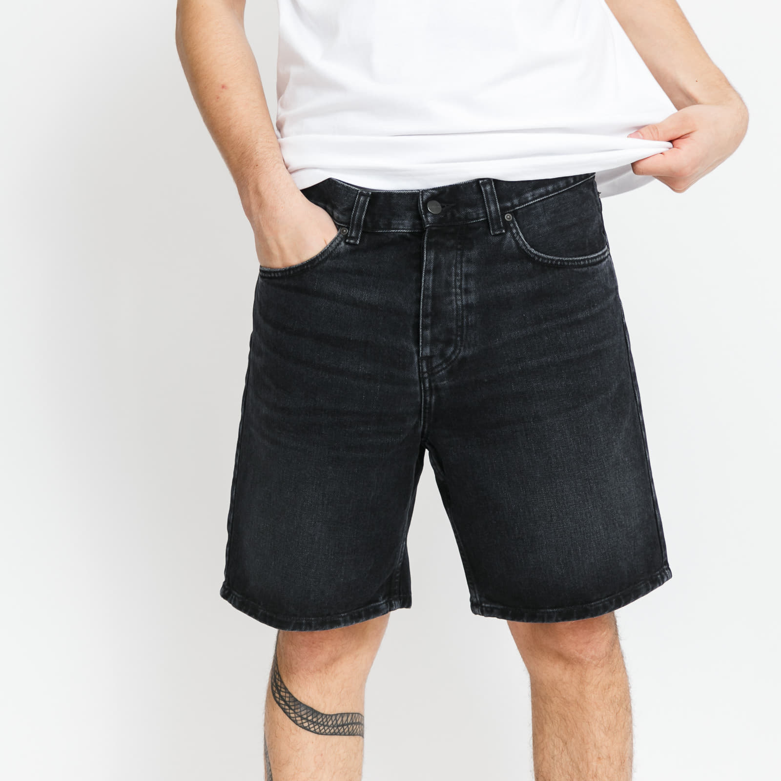 Rövidnadrágok Carhartt WIP Newel Short Black Mid Worn Wash