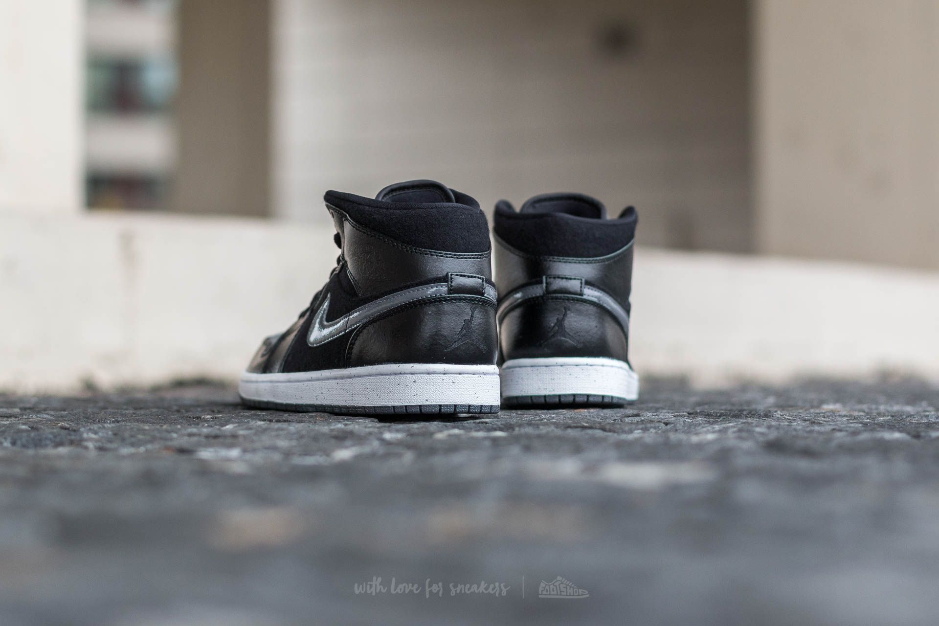 Chaussures et baskets homme Air Jordan 1 Mid Premium Black/ Gym-Red-Dark Grey-White