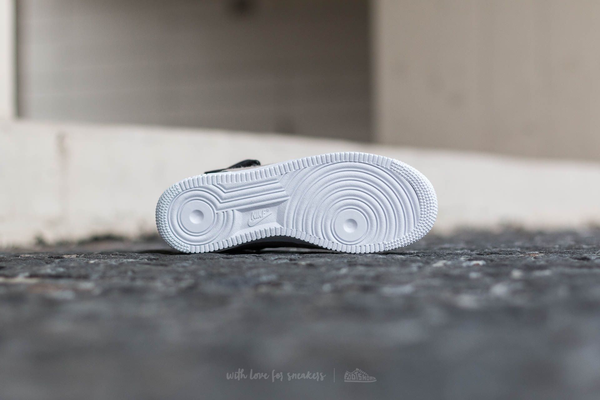Nike wmns air force 1 2025 07 mid leather premium oatmeal