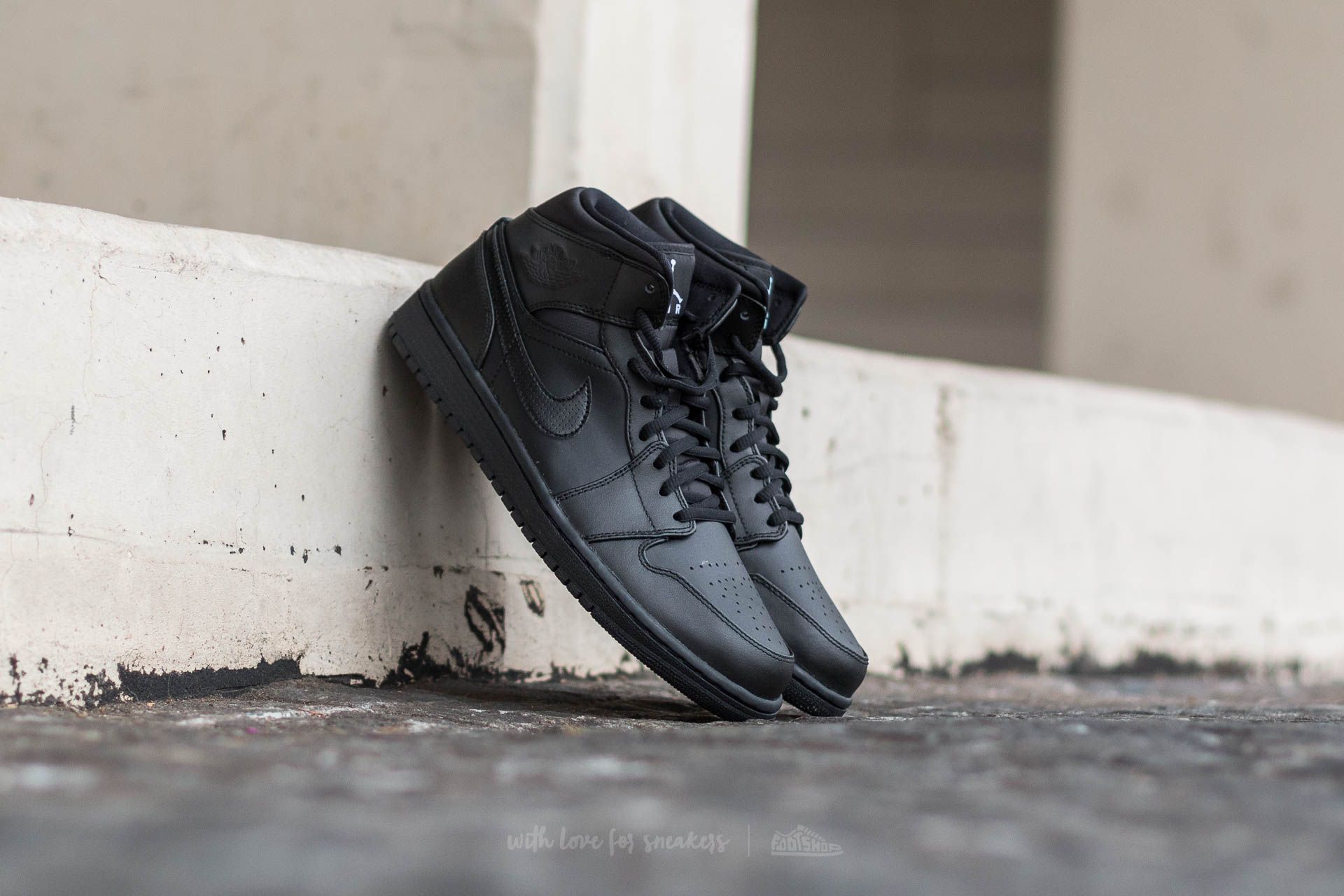 mens air jordan 1 mid black