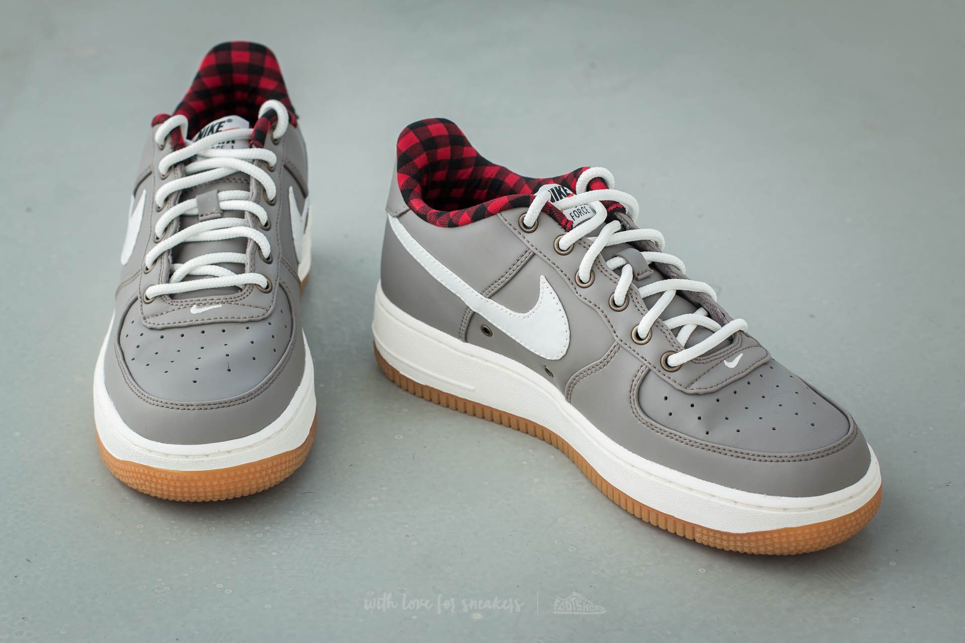 Nike air force 1 07 lv8 deals light taupe