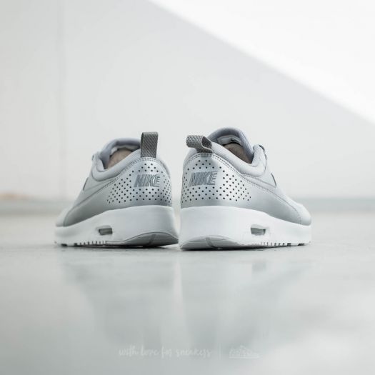 Nike air max thea light grey deals metallic silver