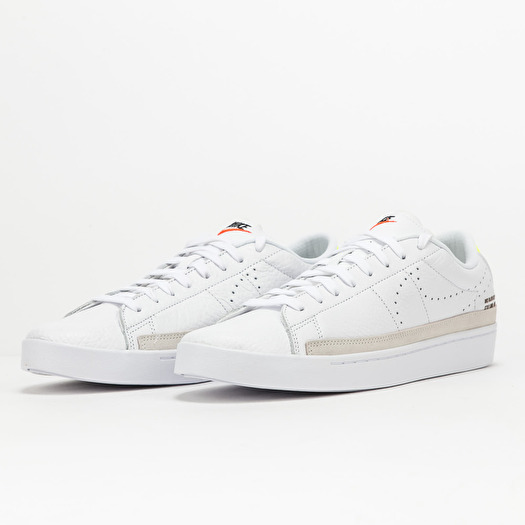 Nike blazer low summit white gum store