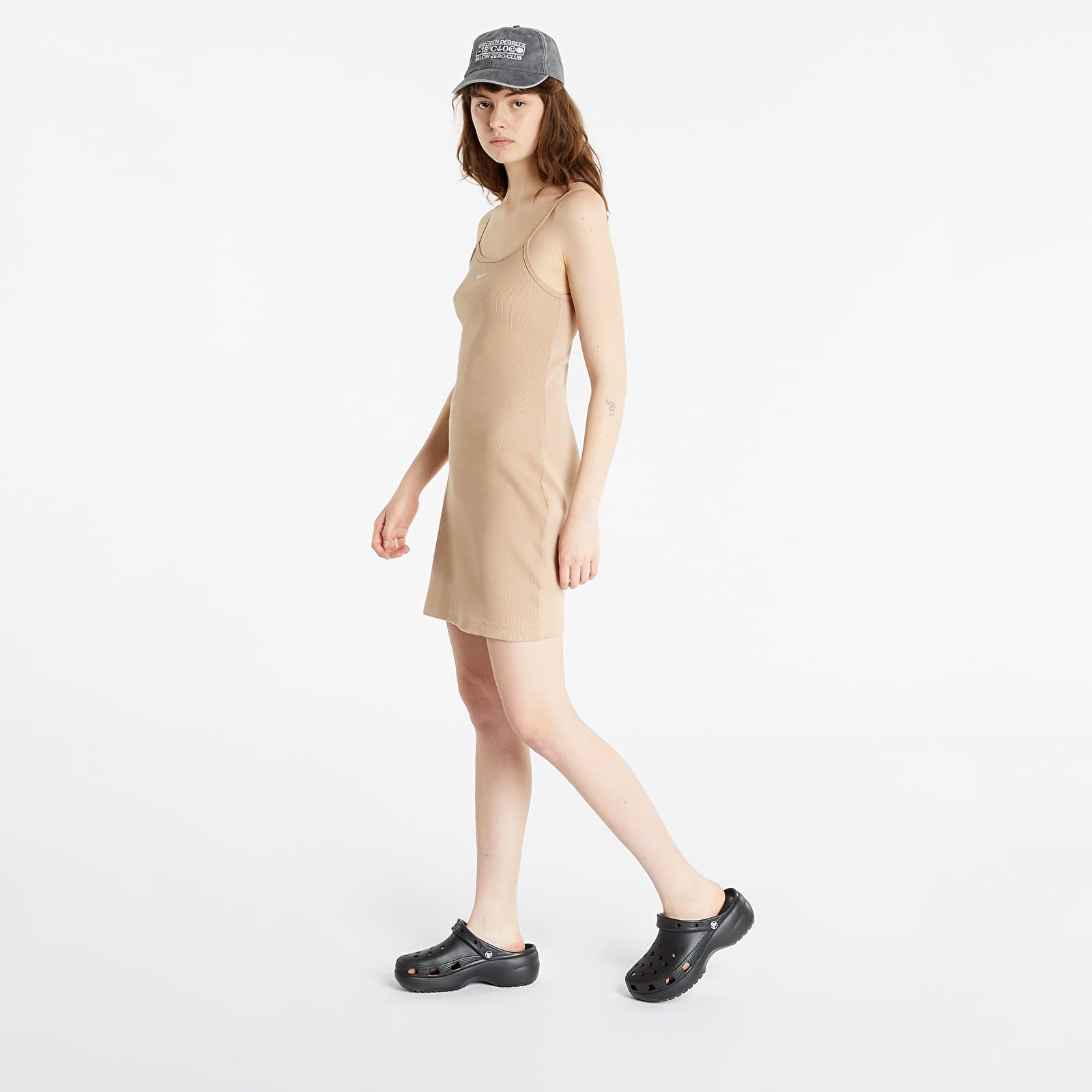 Nike sportswear essential dress sales
