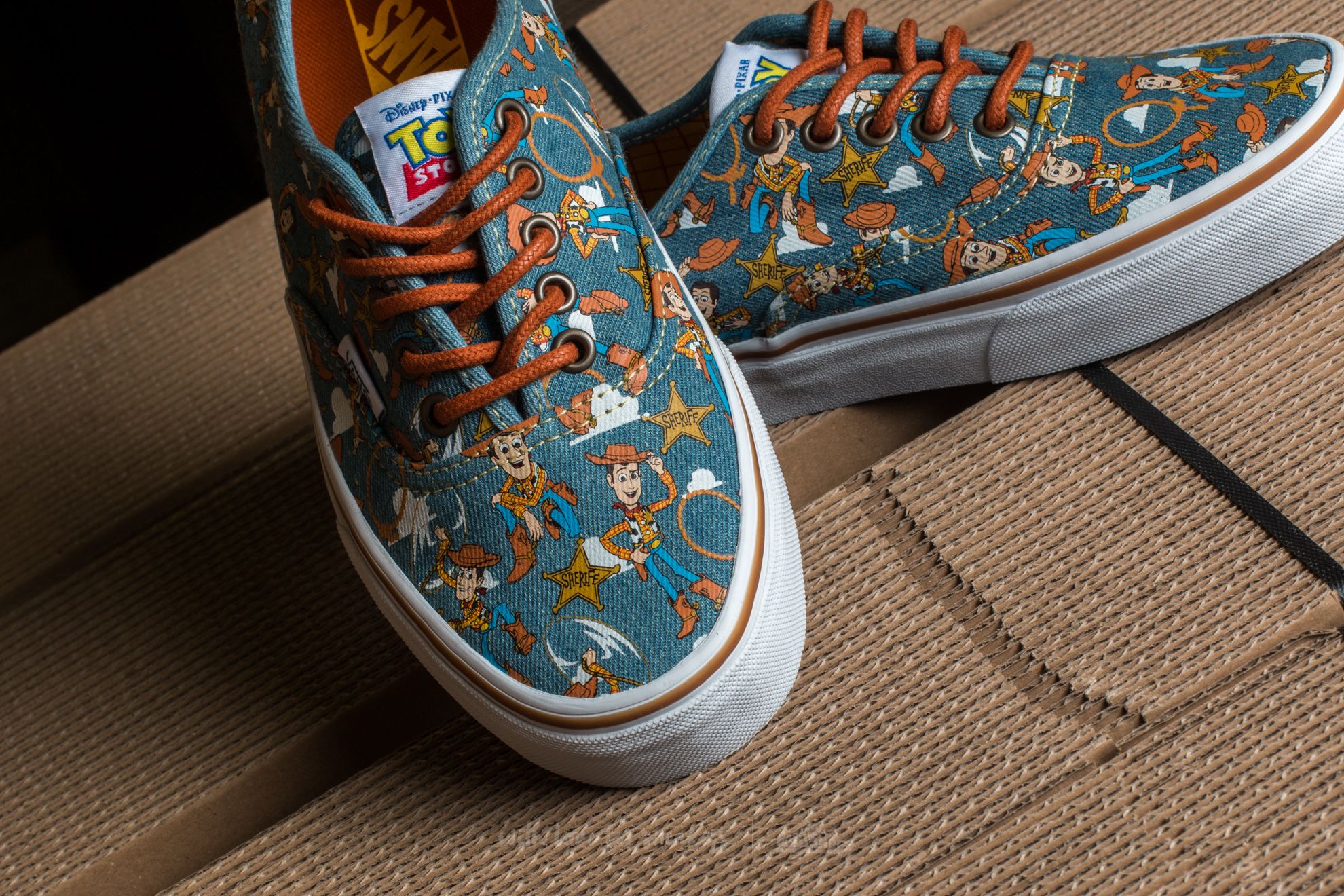Чоловіче взуття Vans Authentic (Toy Story) Woody/ True White