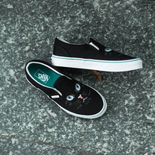 Cat vans slip store on