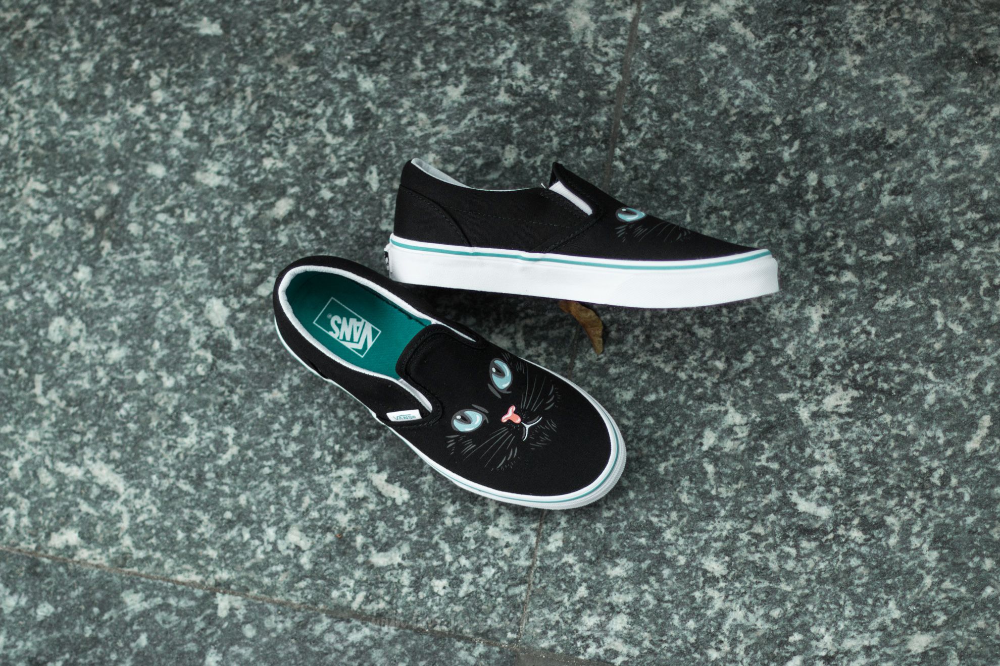 Kids sneakers and shoes Vans K Classic Slip On Cat Black True