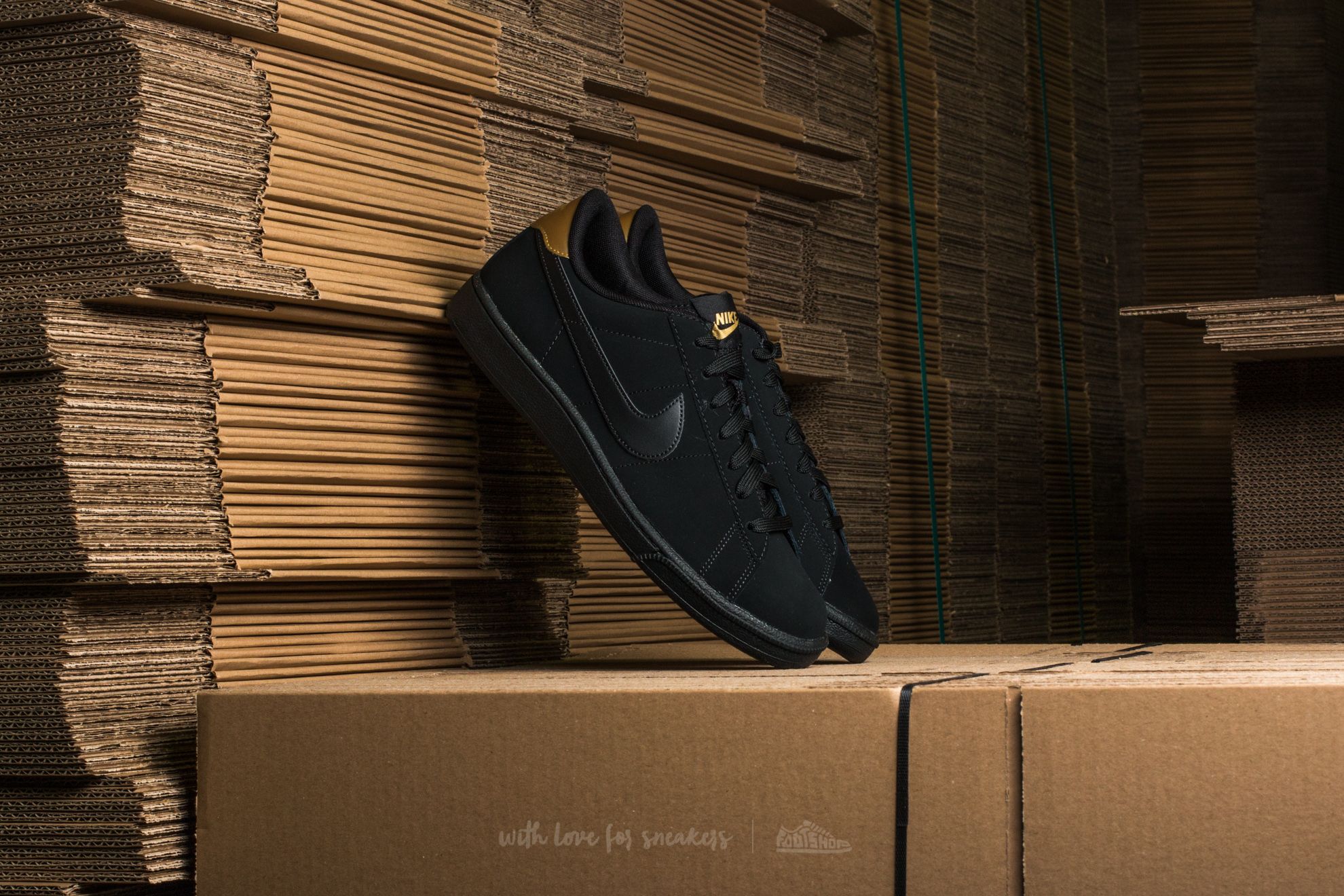 Classic cortez black metallic gold gum sale