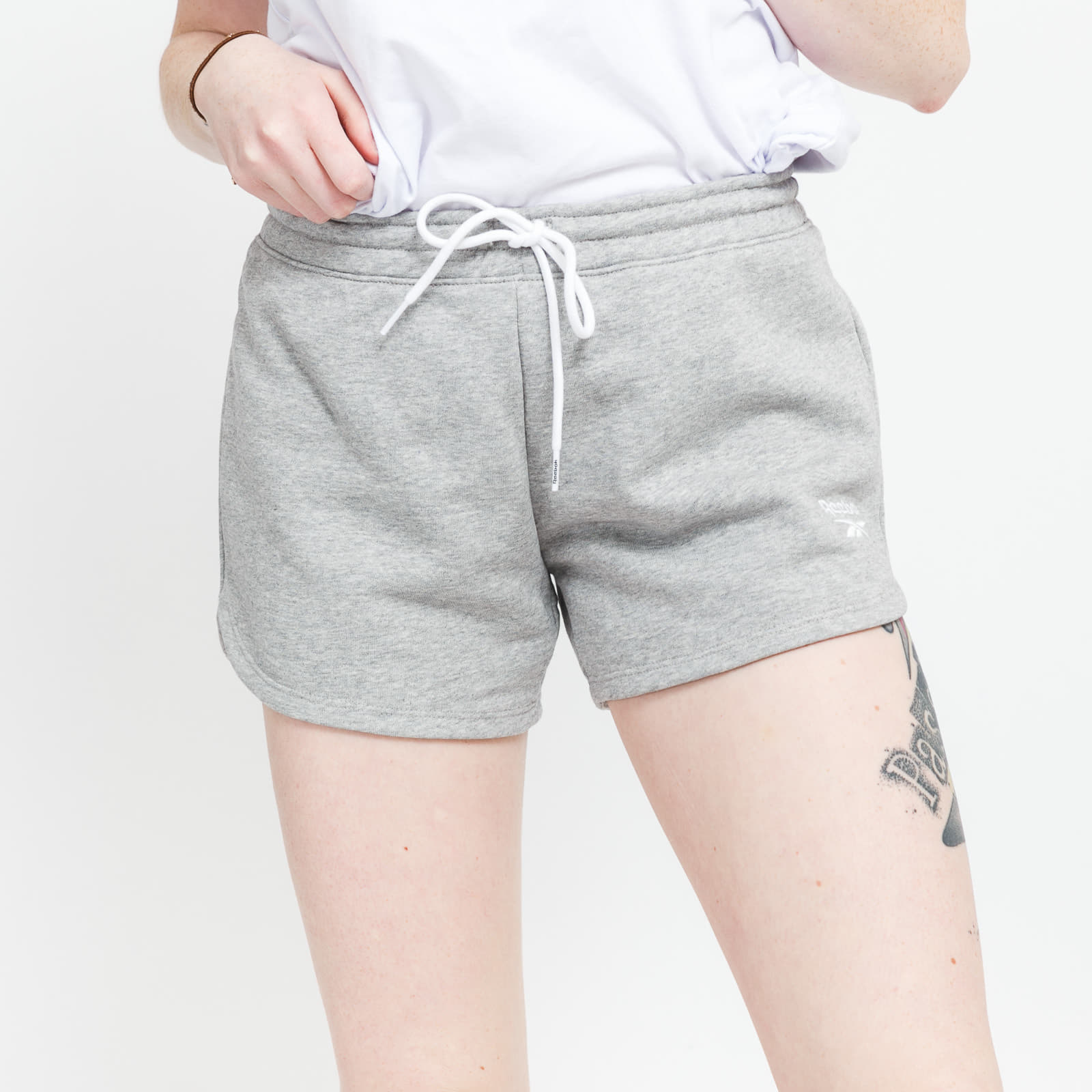 Shorts reebok gris cheap