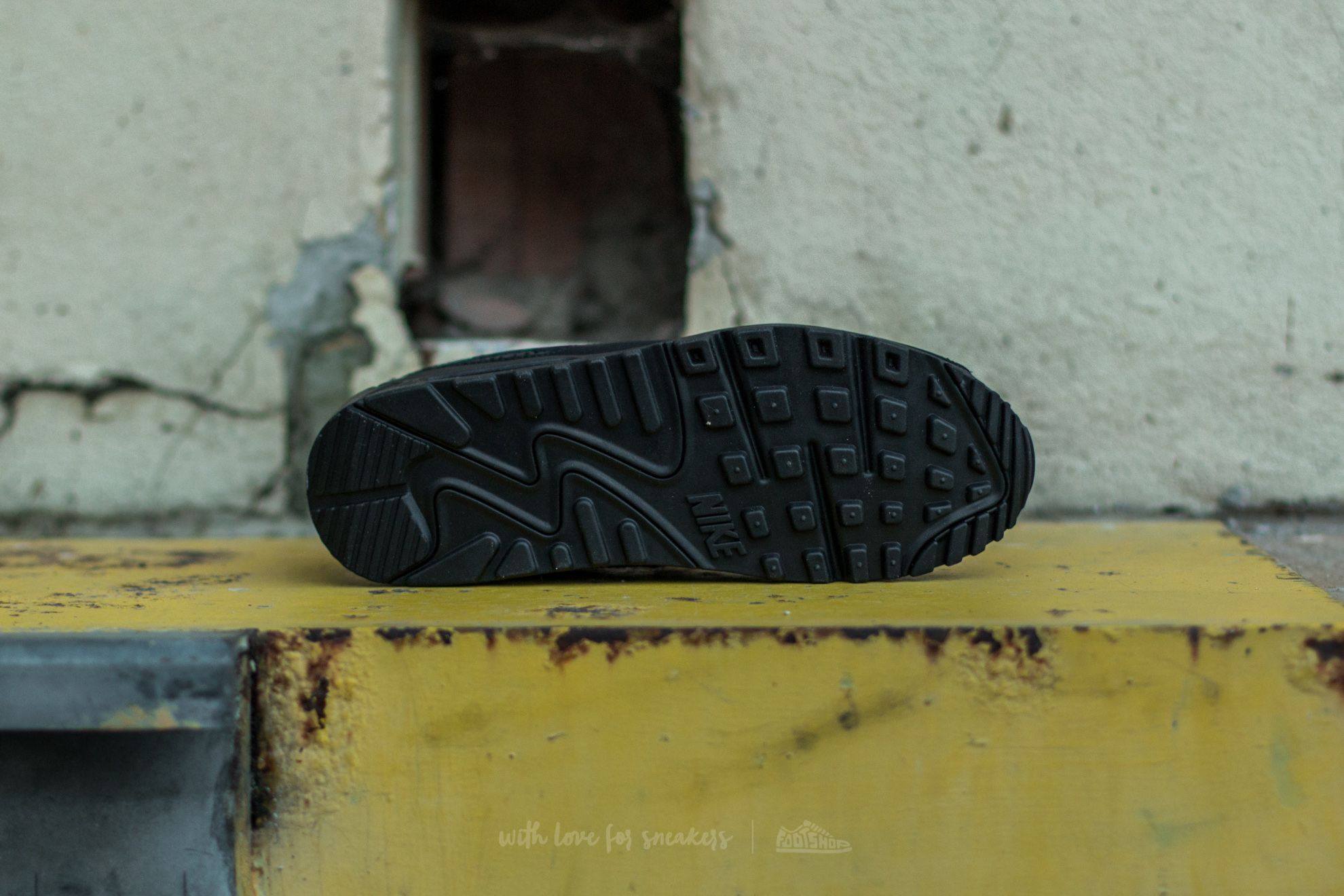 Férfi cipők Nike Air Max 90 Essential Black/ Black-Metallic Gold