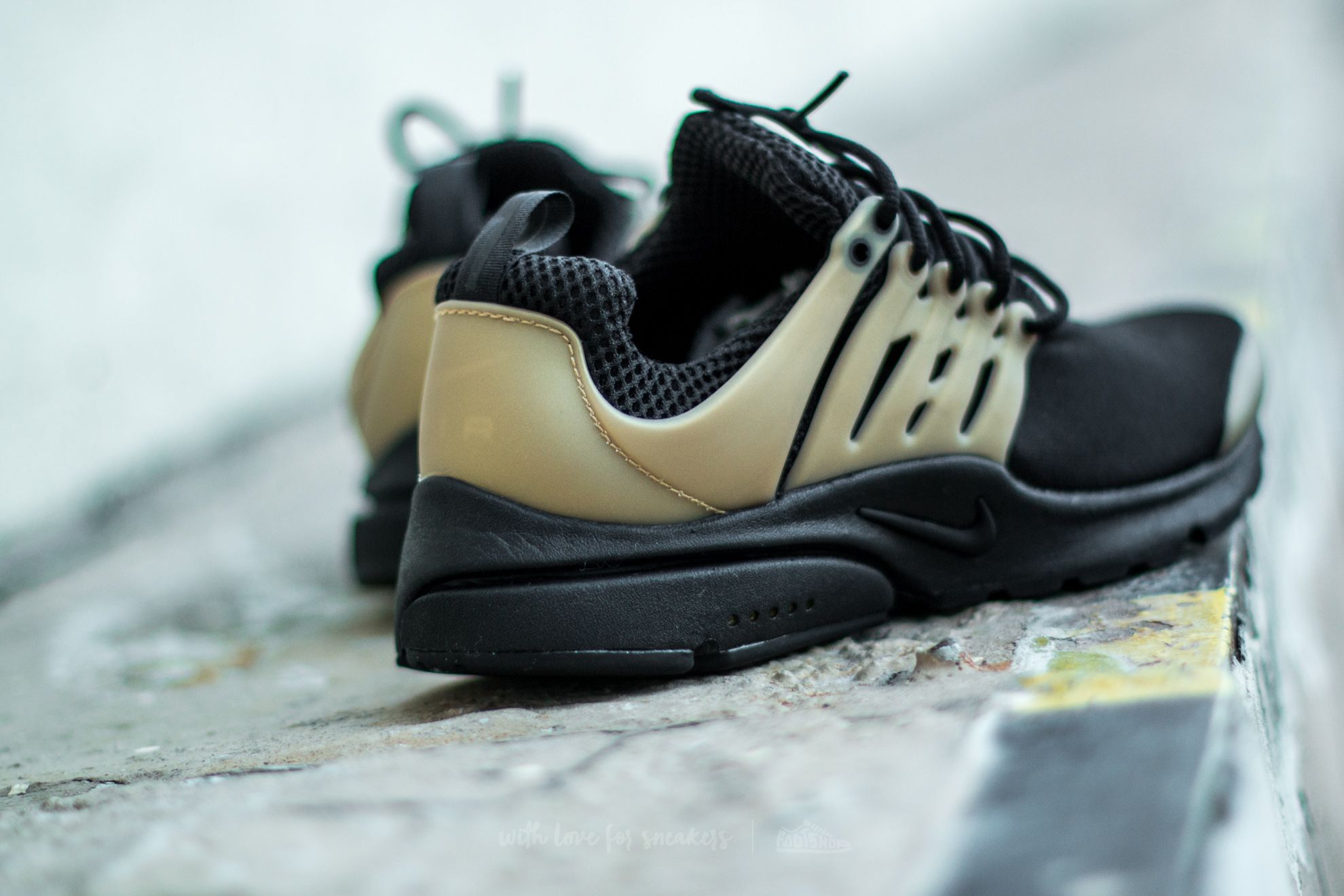 Nike air presto top essential black/ black-metallic gold
