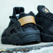 Nike huarache black metallic gold online
