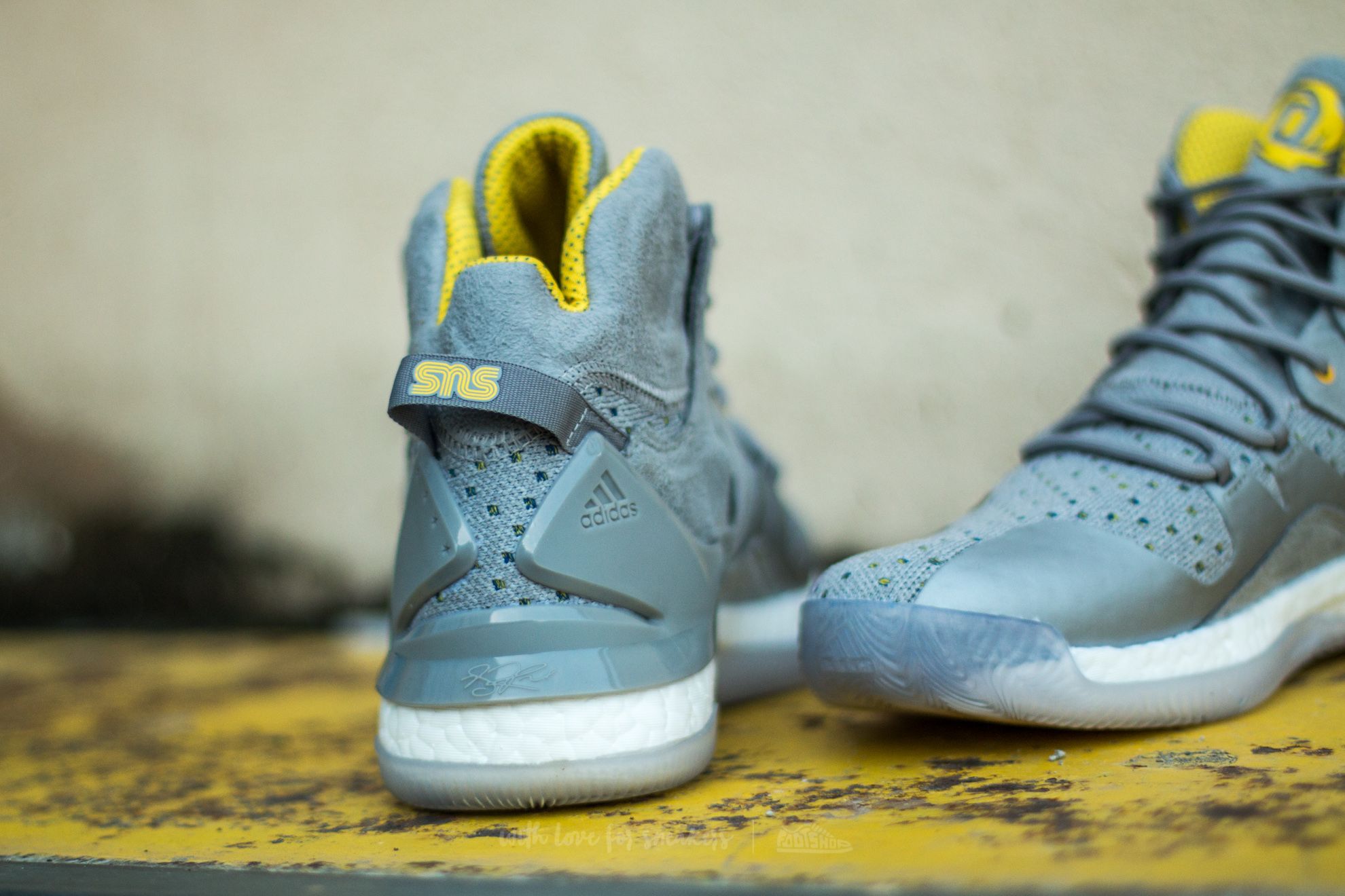 Men s shoes adidas Consortium x Sneakersnstuff D Rose 7 Primeknit Grey Core Yellow Footshop