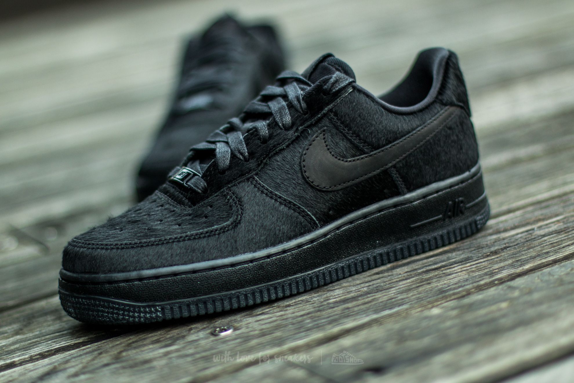 Nike air force 1 pony hair black store