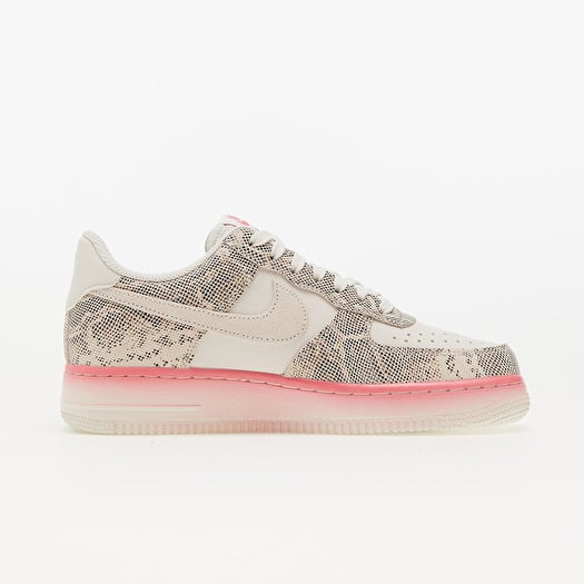 Nike air force 1 07 lv8 pink discount