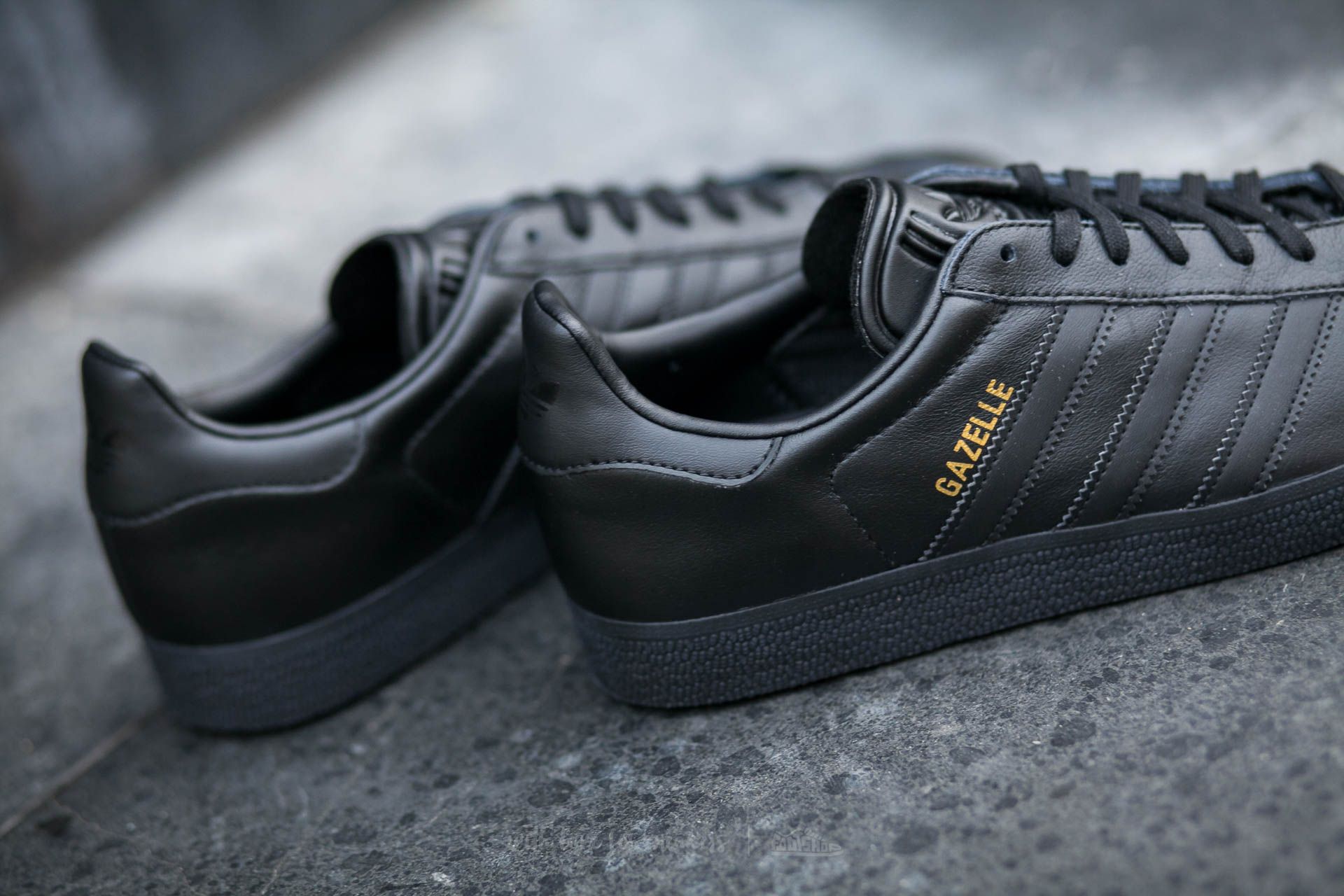 Gazelle core store black