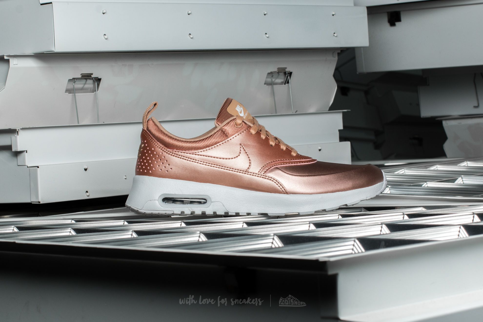 Air max thea metallic red bronze top