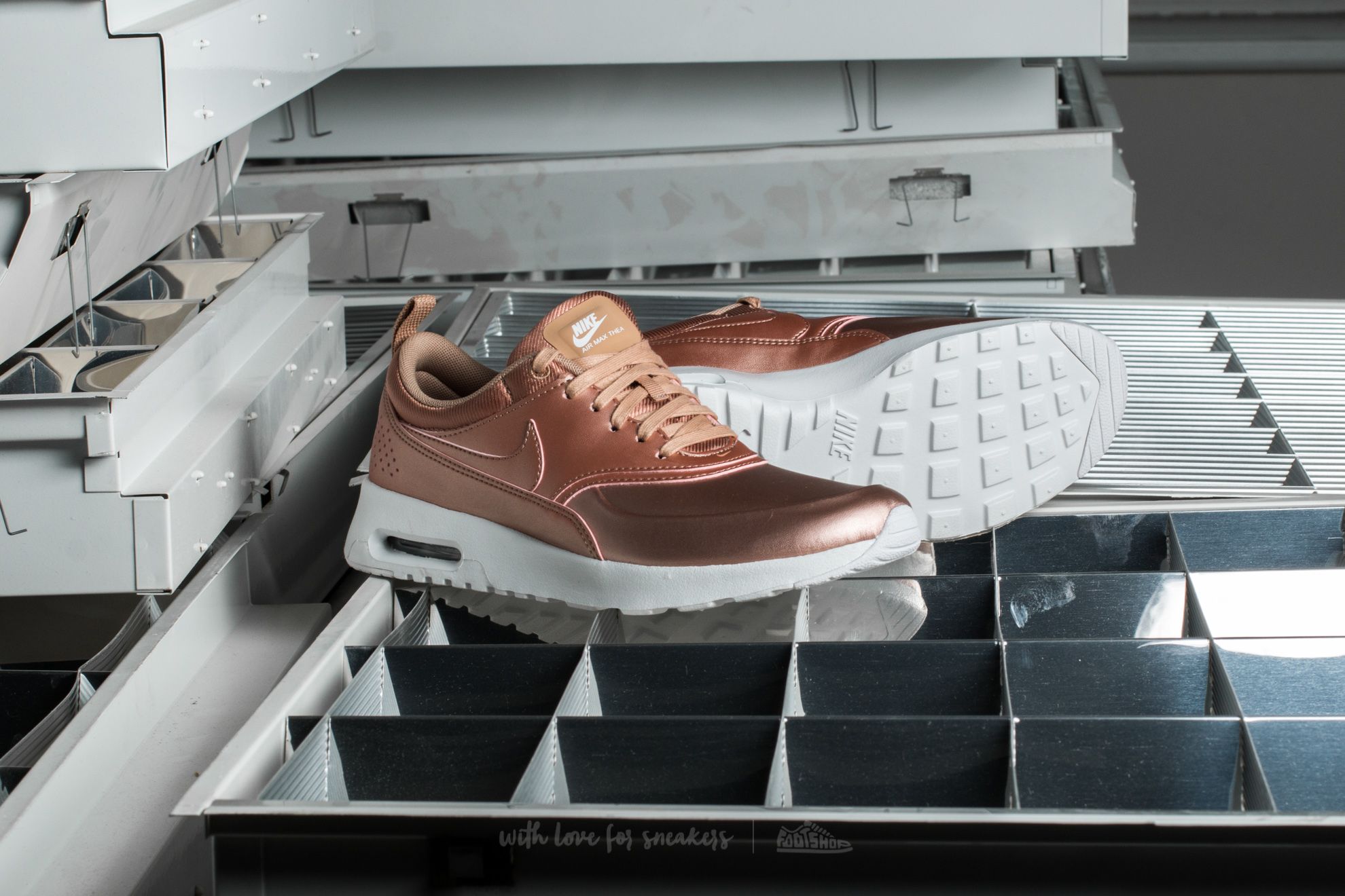Women s shoes Nike W Air Max Thea SE Metallic Red Bronze Footshop