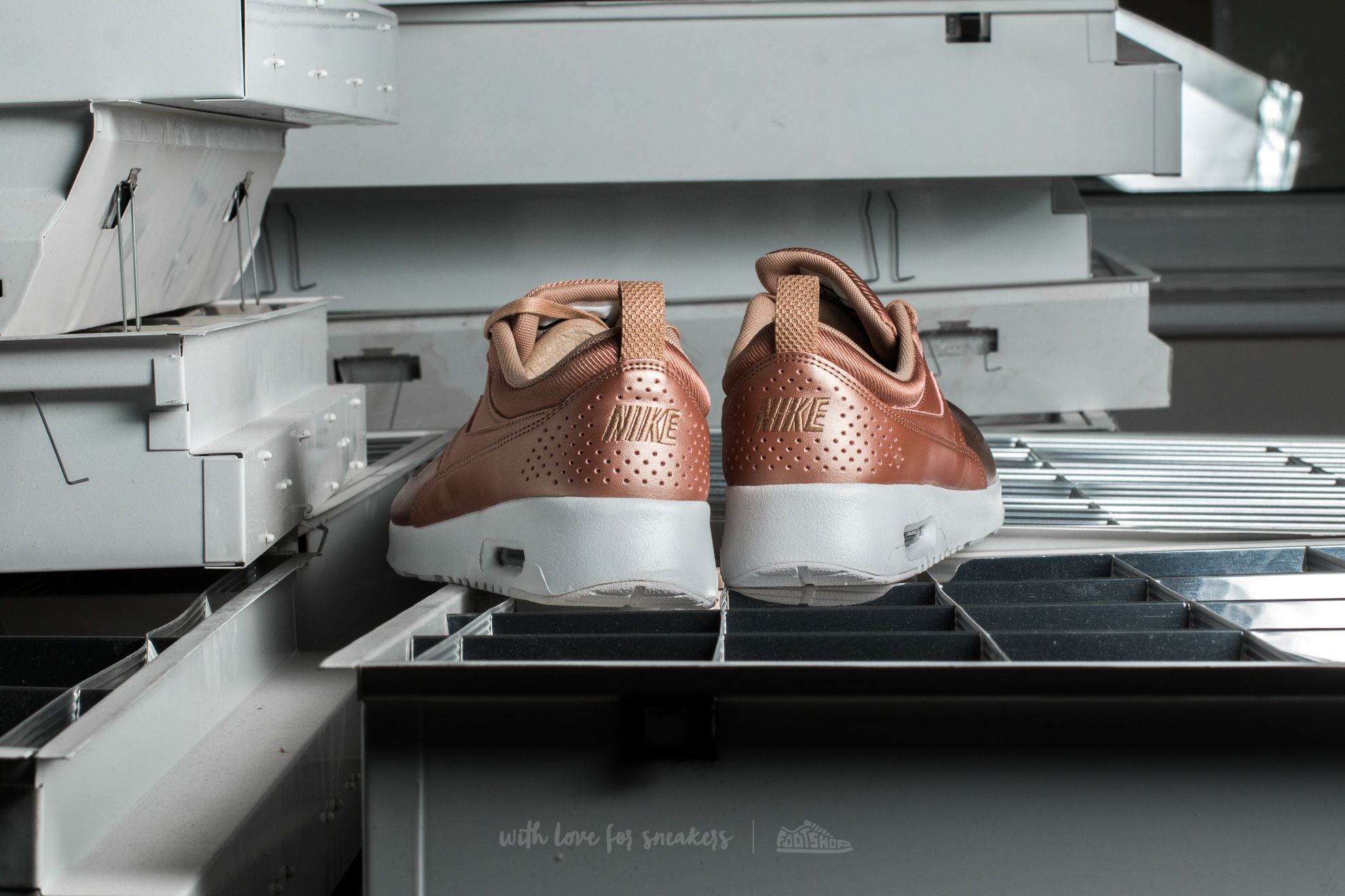 Nike air max thea red metallic shop