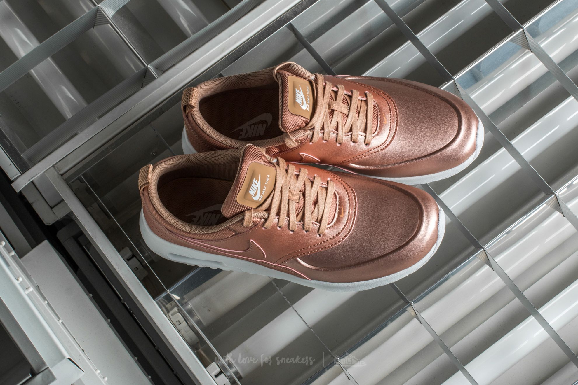 Nike wmns air max thea se metallic red bronze hot sale