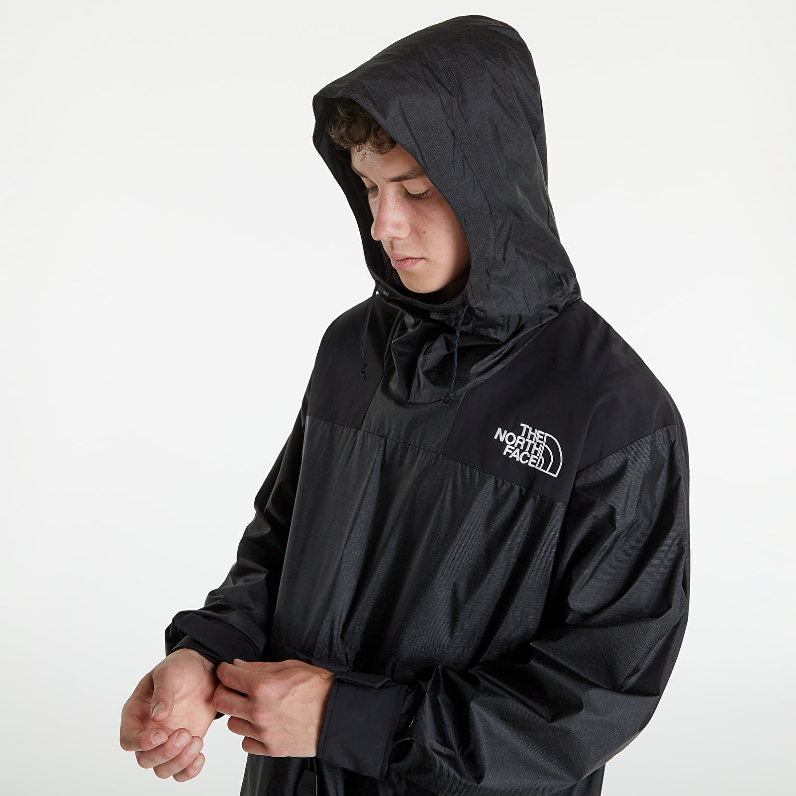 Jackets The North Face Outline Anorak Tnf Black