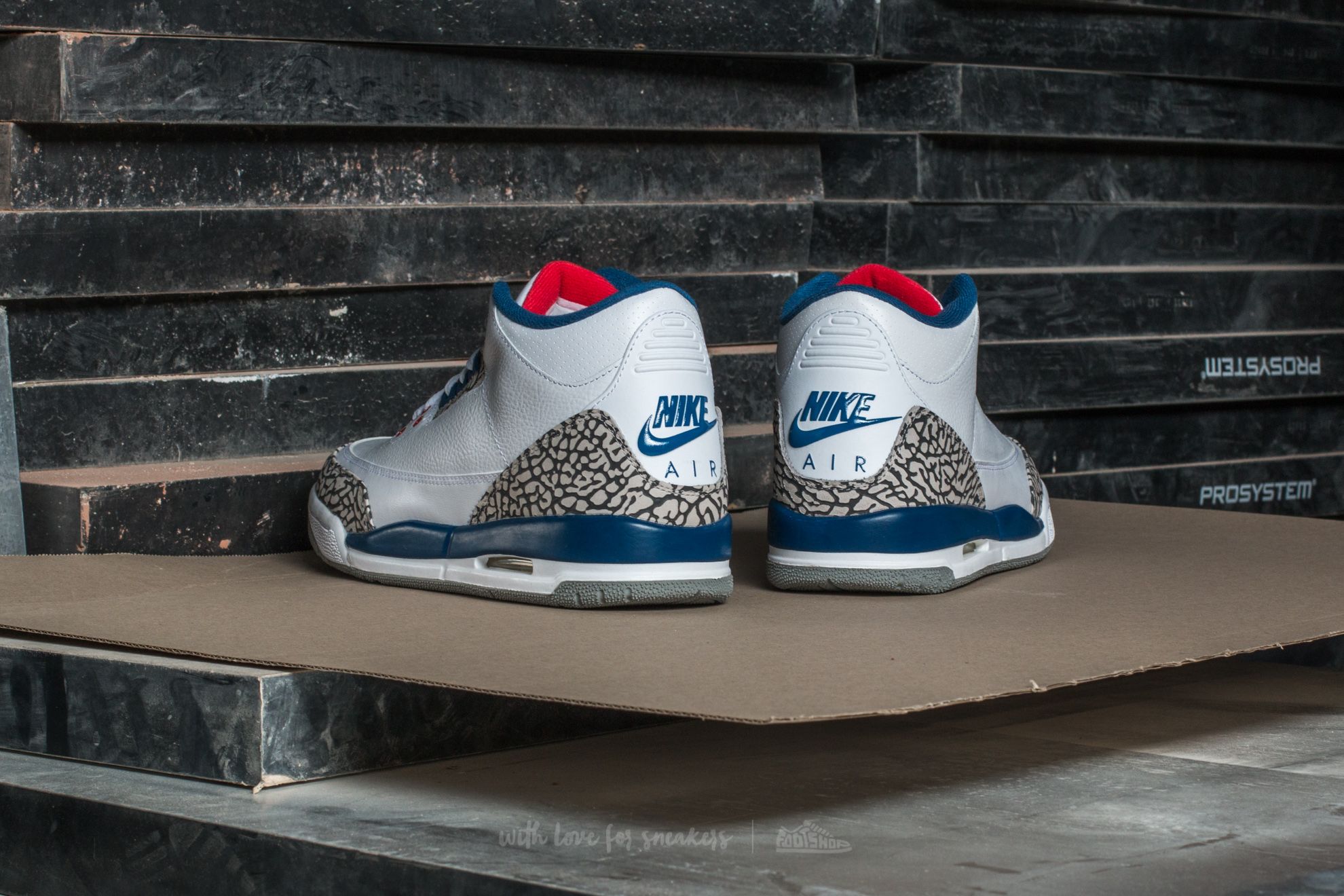 Blue and red jordan 3 online