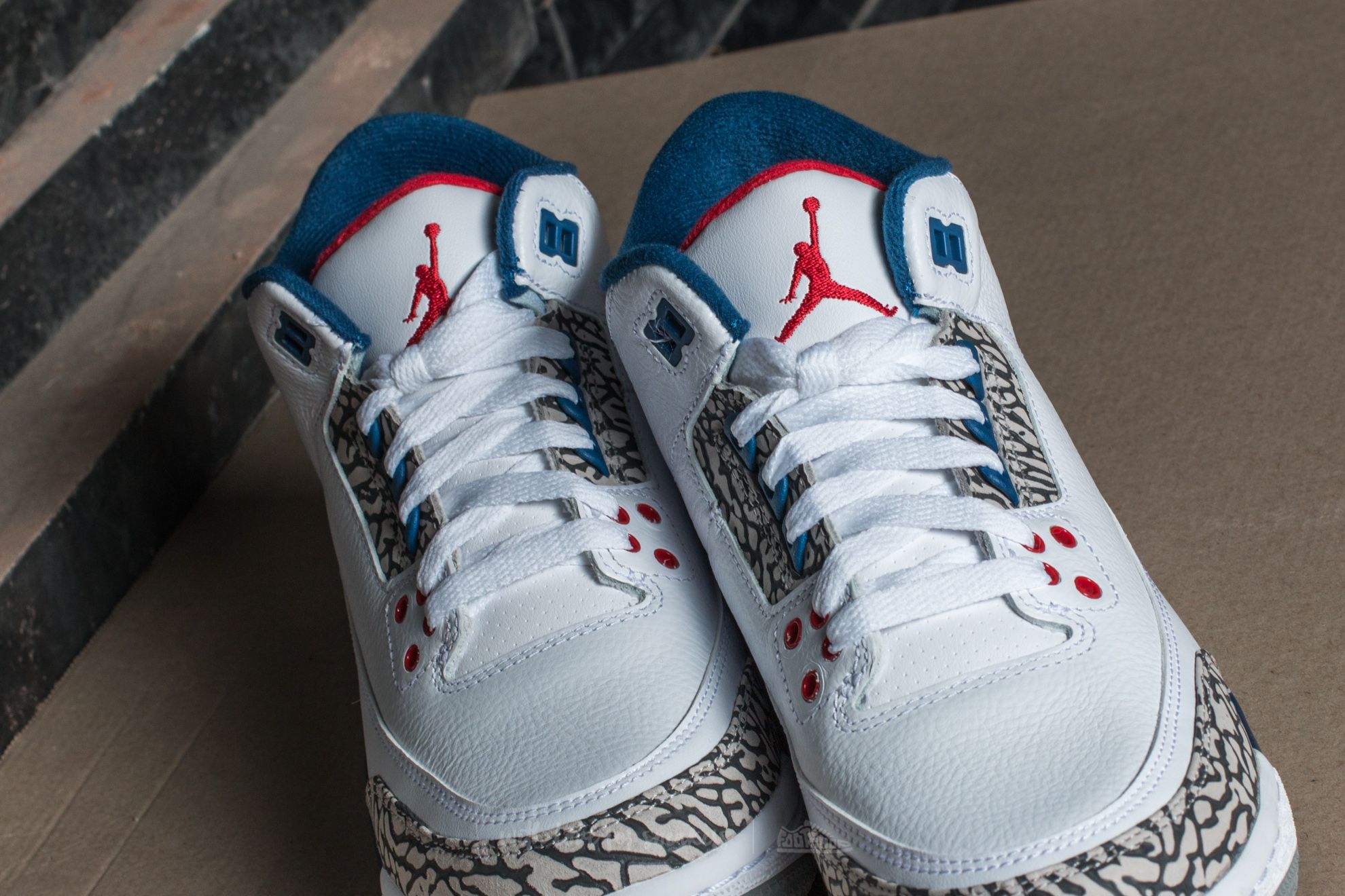 Shoes Air Jordan 3 Retro OG White Fire Red True Blue Footshop