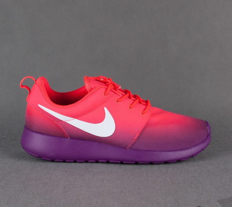 Women s shoes Nike WMNS Rosherun Print Laser Crimson White Bright Grape Footshop