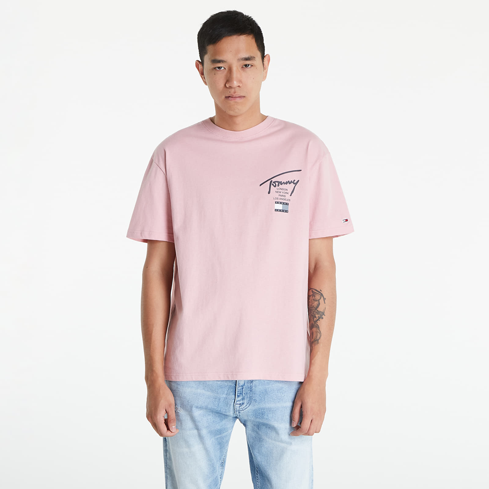 T-shirts Tommy Jeans Modern Essentials Broadway Pink Sig Tee | Footshop